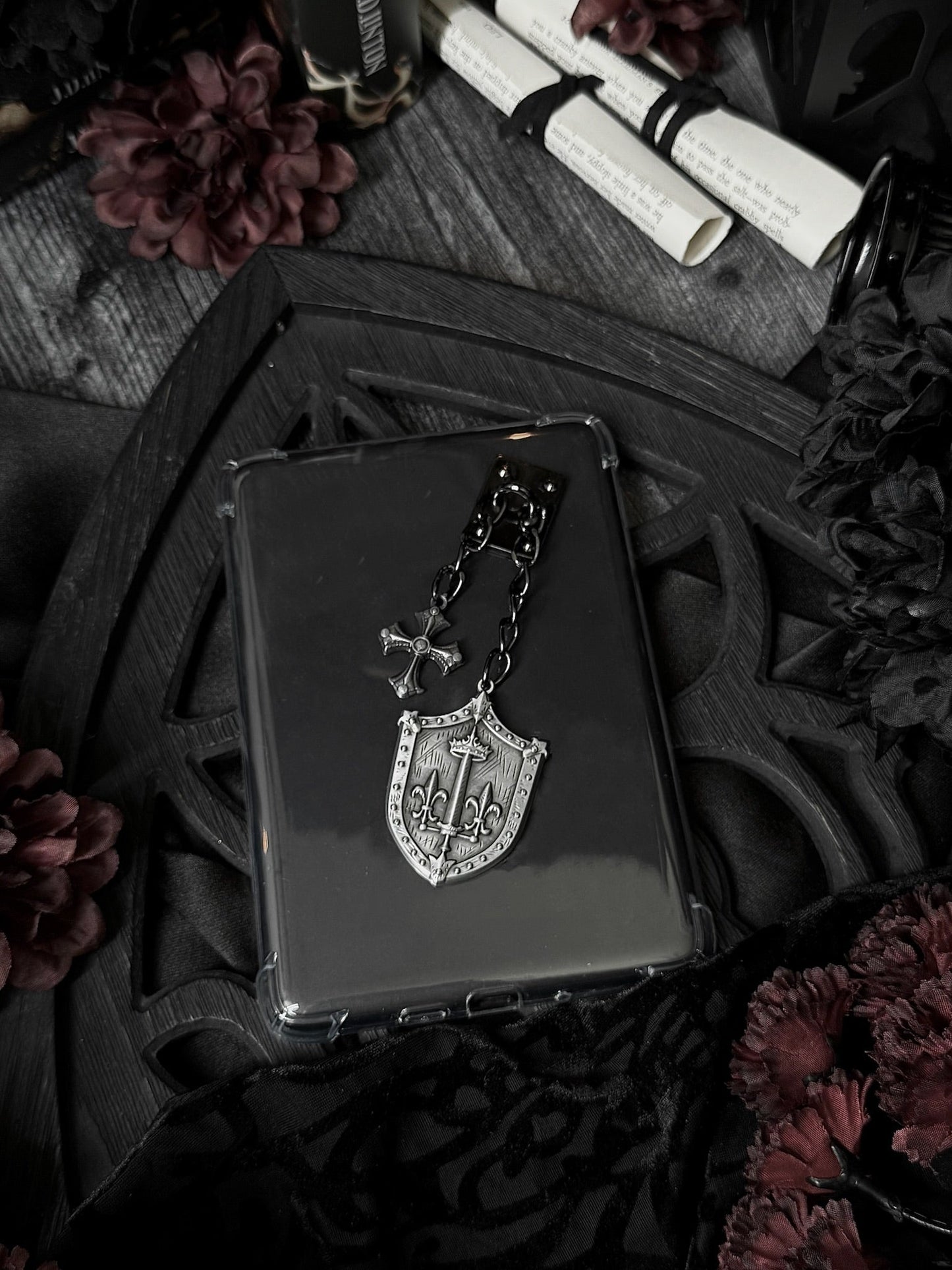 Le Fay E-Reader Charm