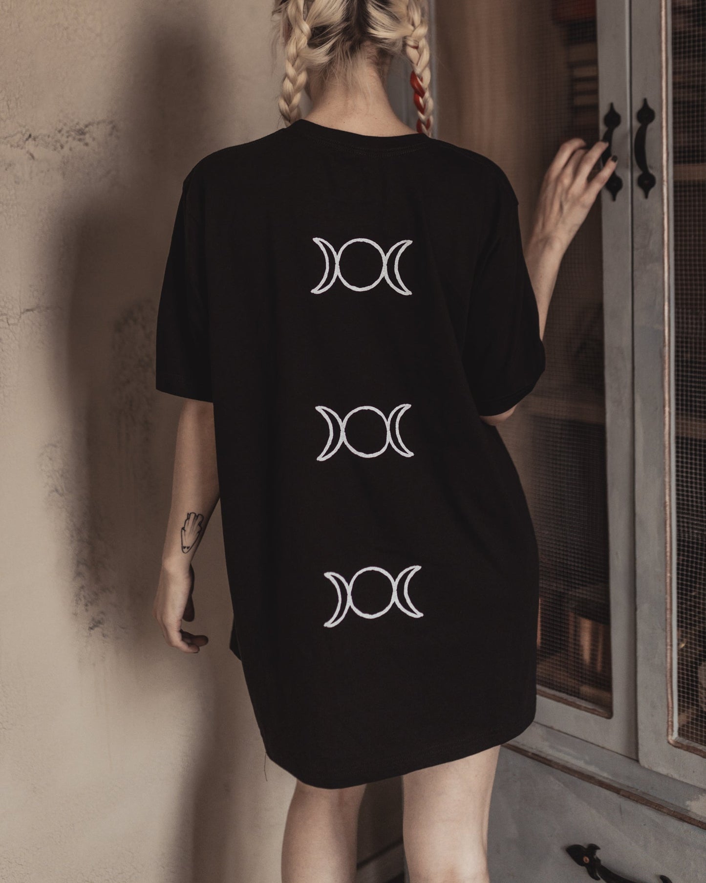 Hecate Oracle Tee