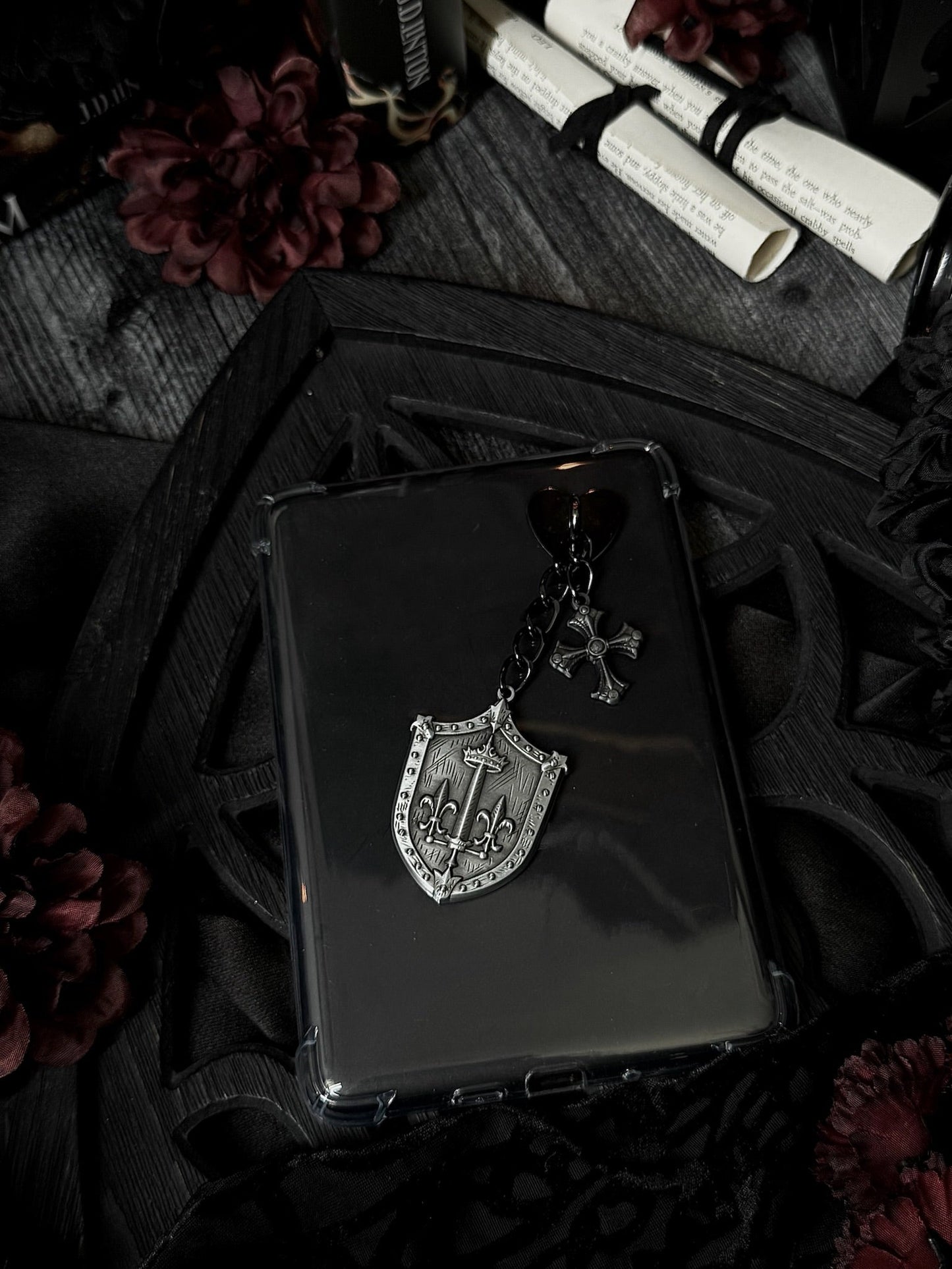 Le Fay E-Reader Charm