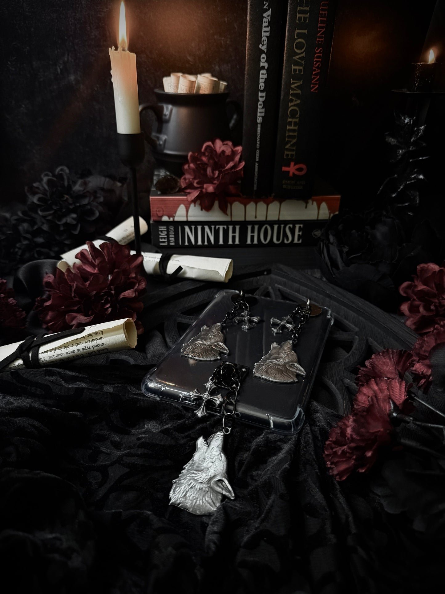 Dire Bound E-Reader Charm