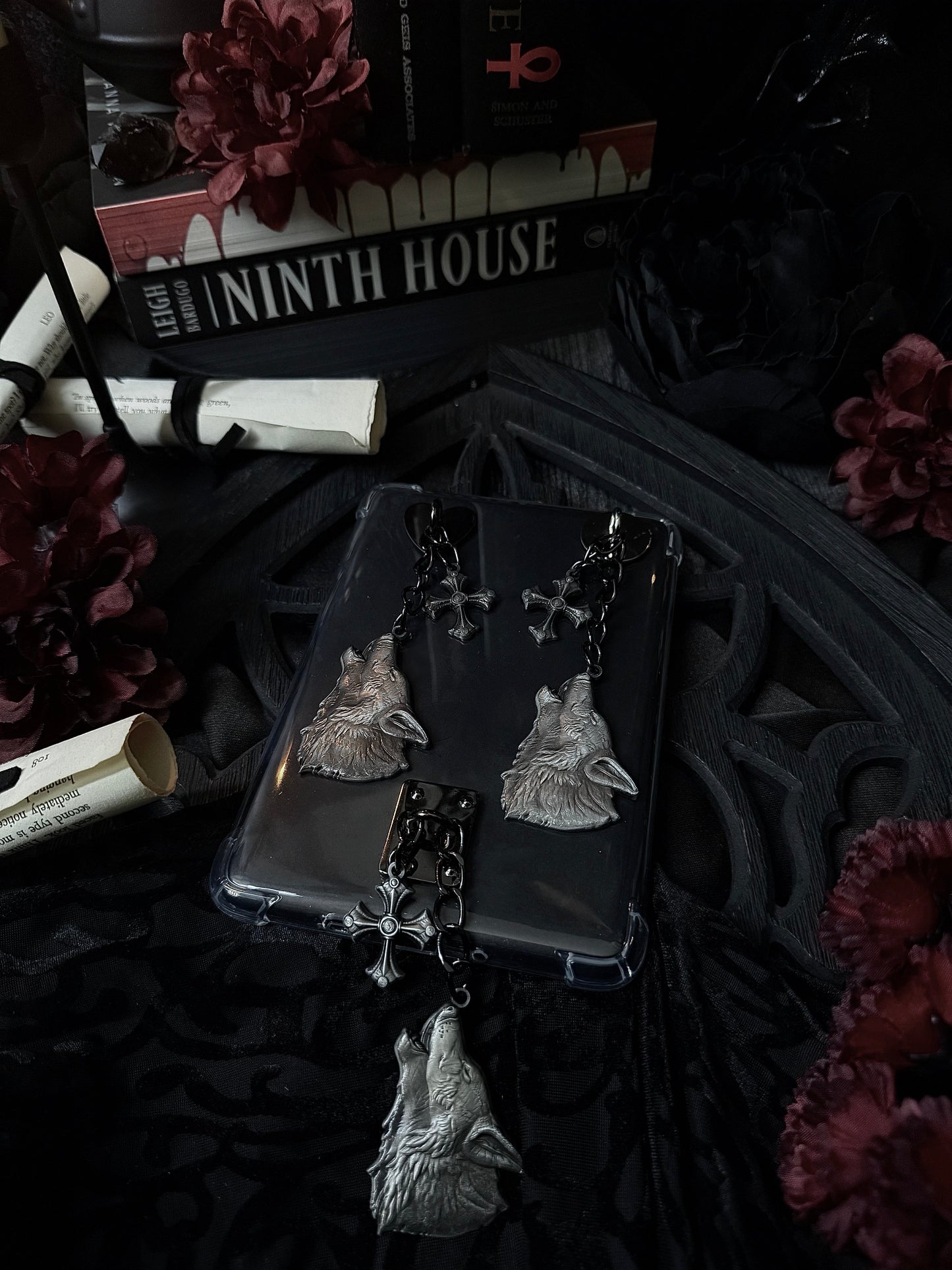 Dire Bound E-Reader Charm