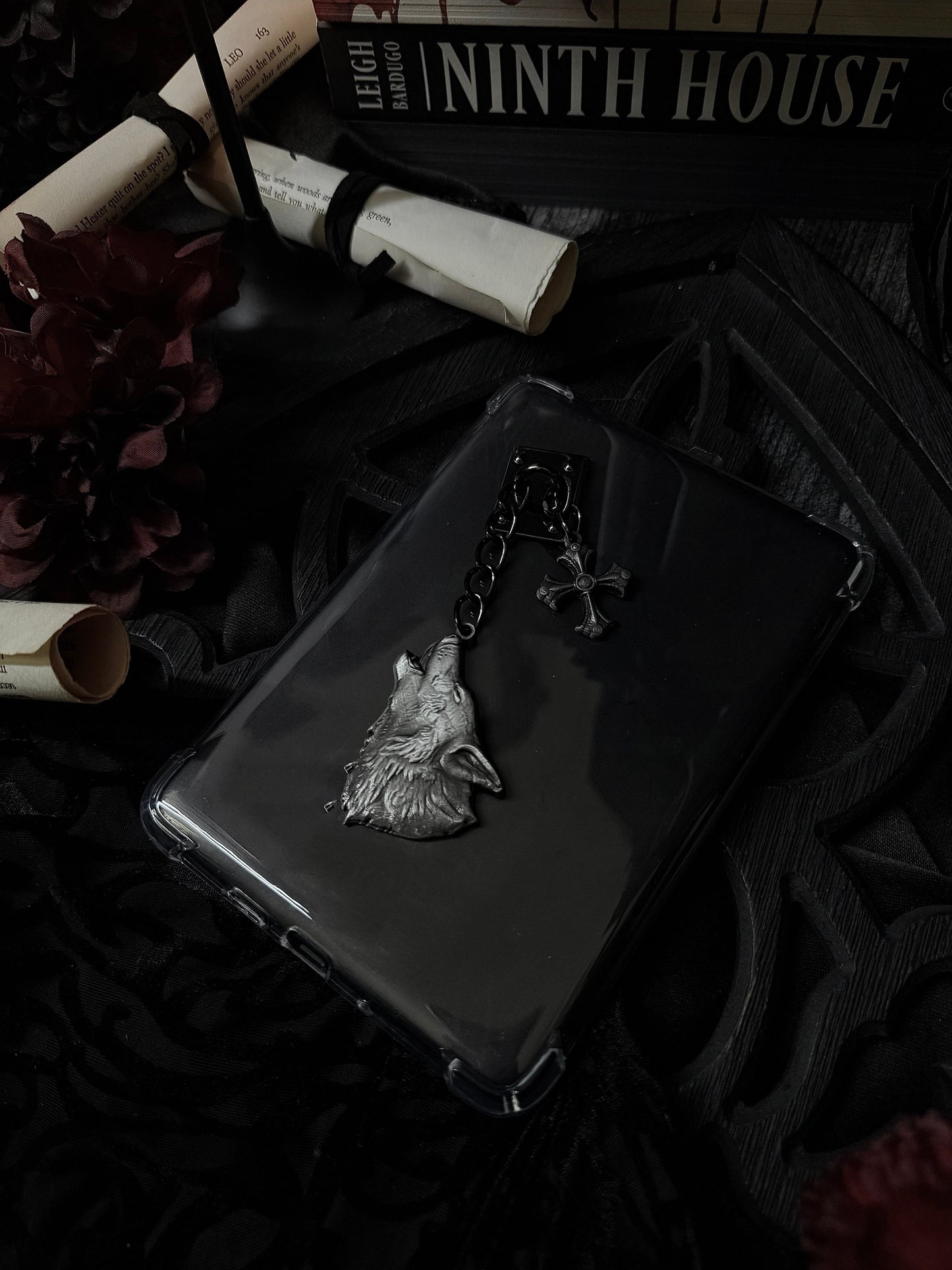 Dire Bound E-Reader Charm