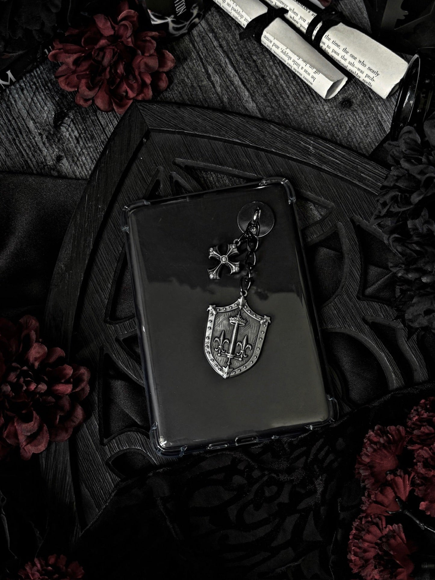 Le Fay E-Reader Charm